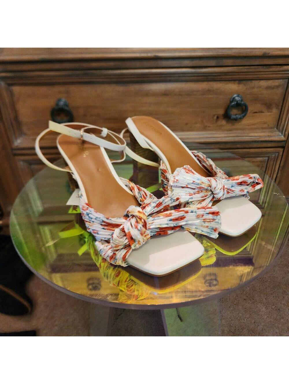 New Kensie floral block sandals adorable 10
